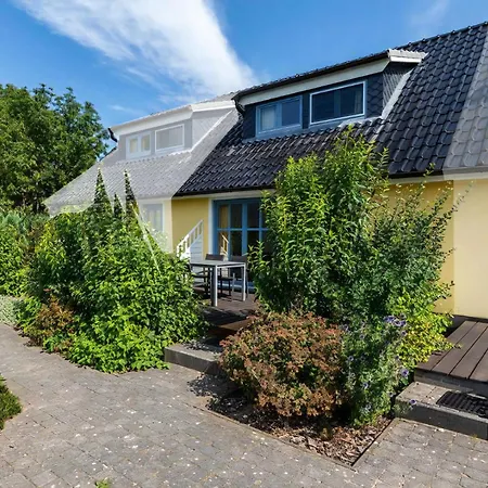 In Mit Terrasse Holiday home